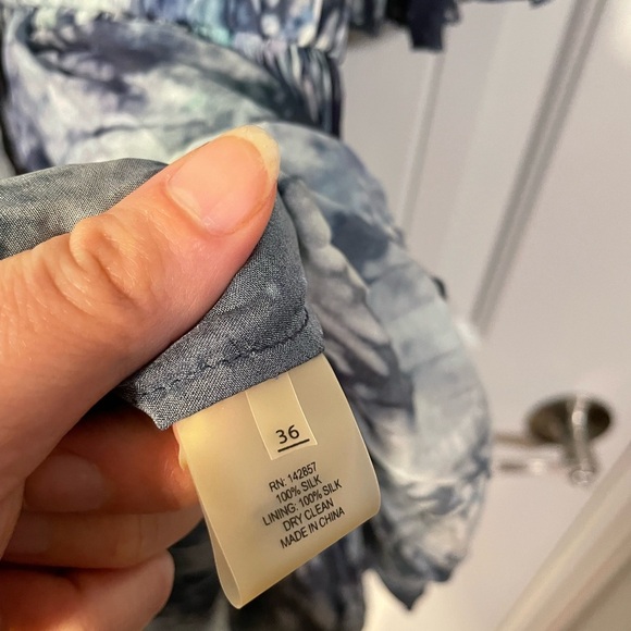 Elle Sasson 100 % silk blue tie dye tassel dress size 36/4 - Picture 4 of 6